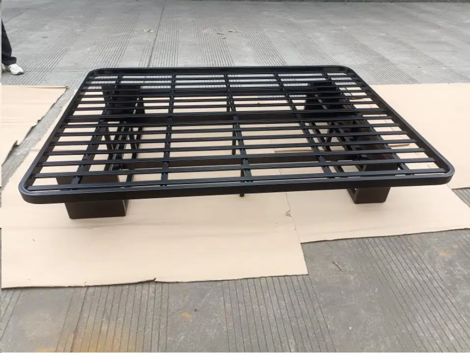 Laag stalen bedframe voor toegankelijke hotelkamers 1