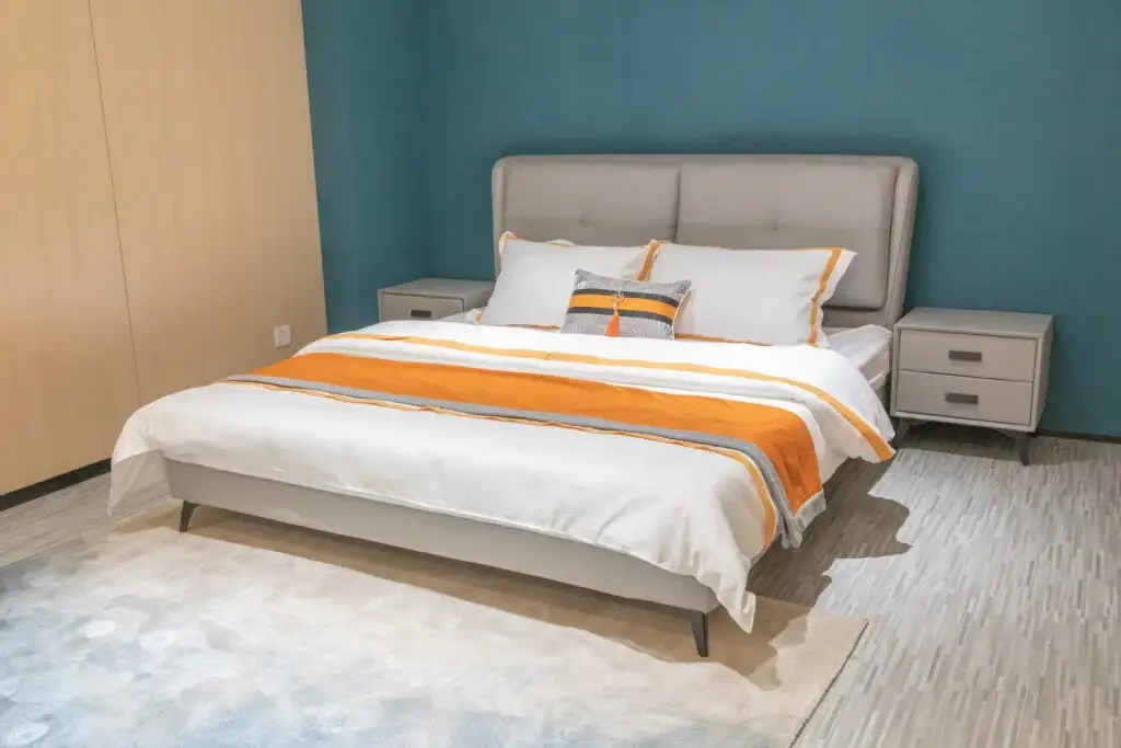 Katil Hotel Kulit Mewah 1