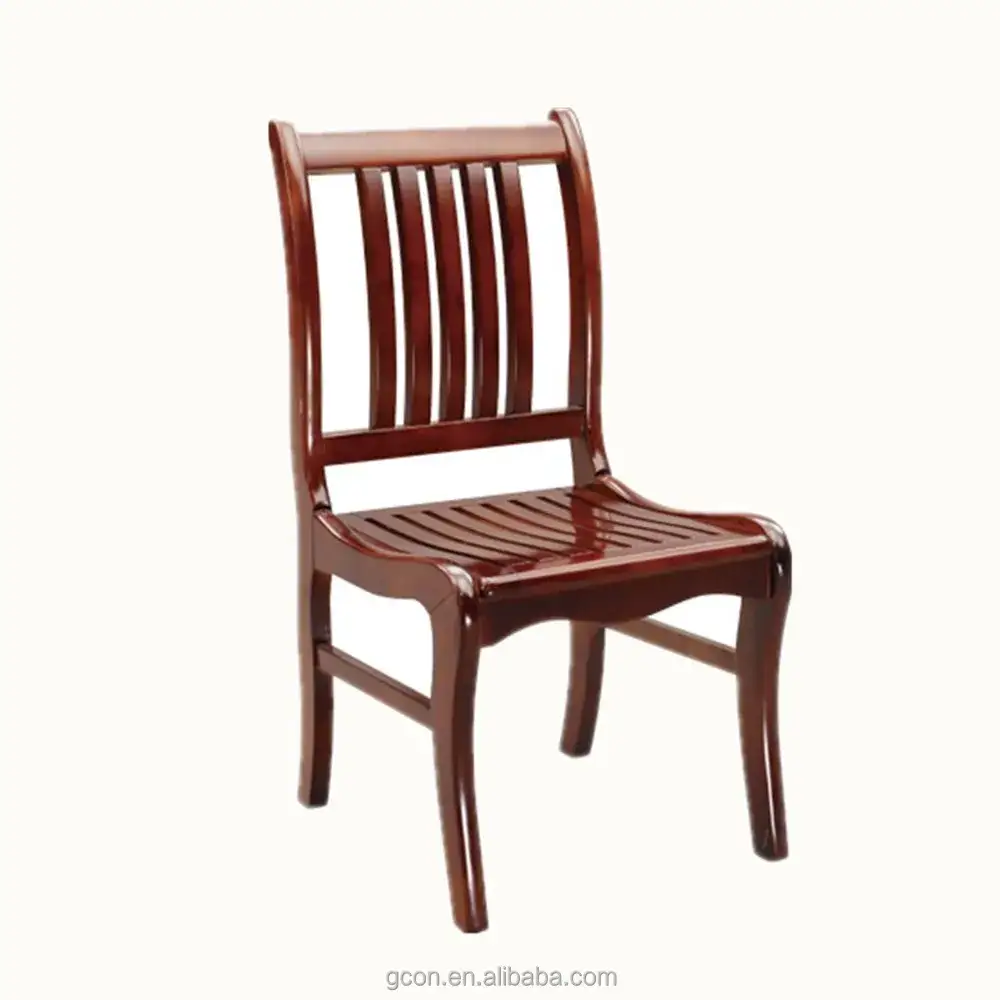 Sillas clásicas de los muebles antiguos de madera del comedor usadas para el restaurante 1